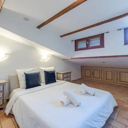 Lägenhet Two Bed With A Fantastic View In Old Town Antibes